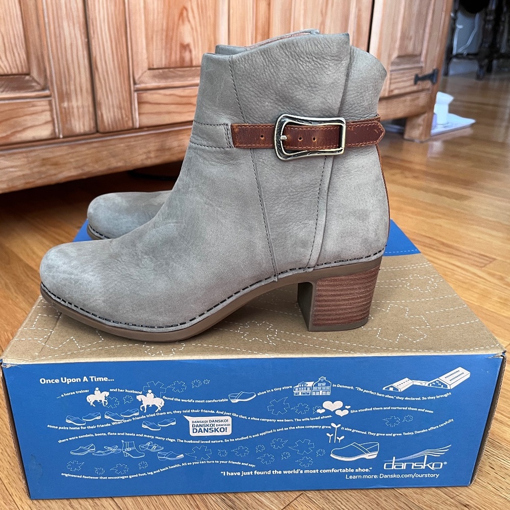 Dansko Hartley Nubuck Ankle Boot Size 39 (8.5-9)
